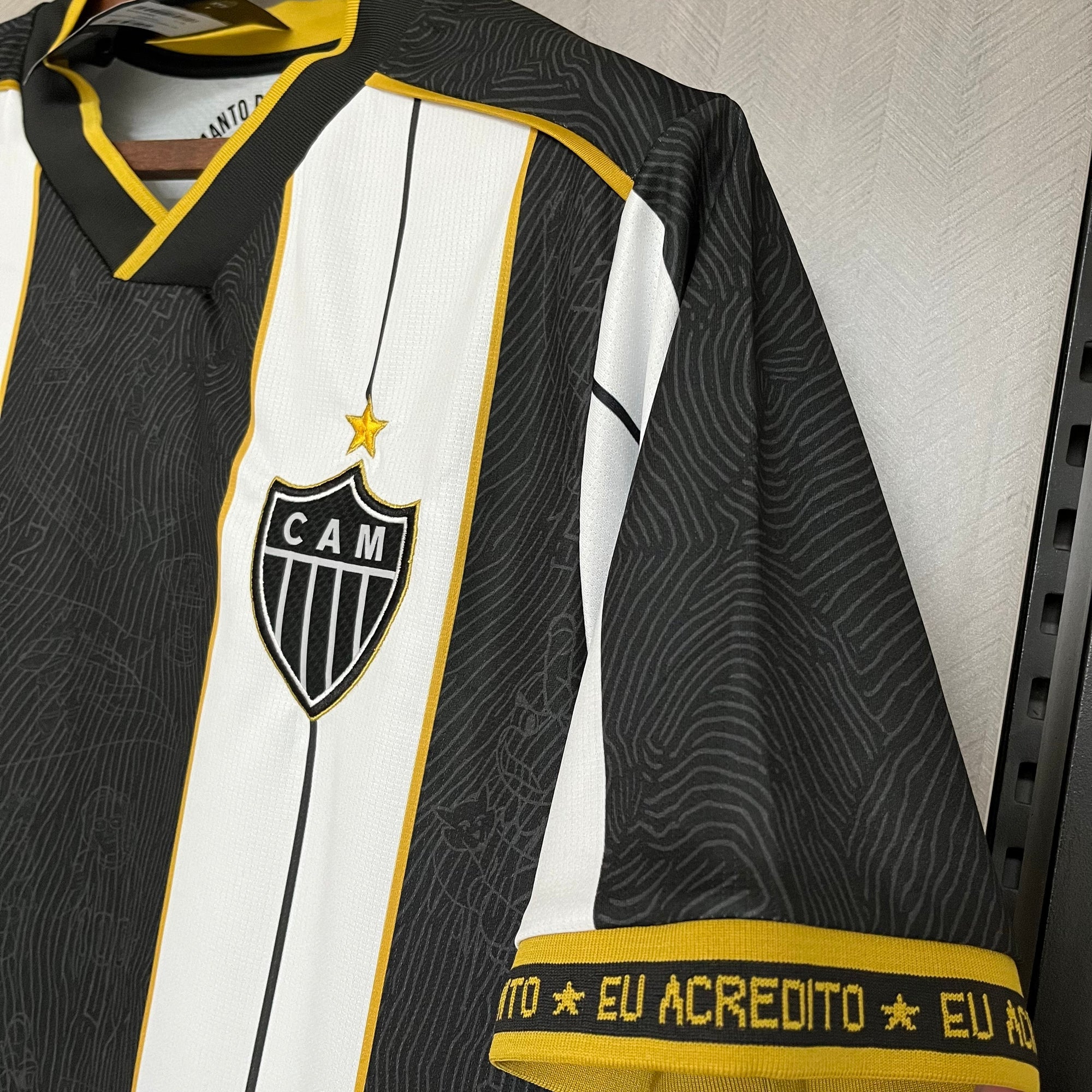 Camisa Atlético Mineiro Manto da Massa 2024 - Preta e Branca